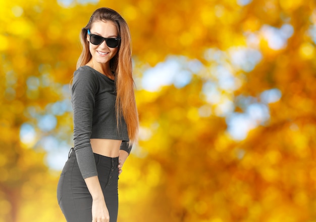 Jeune femme à lunettes