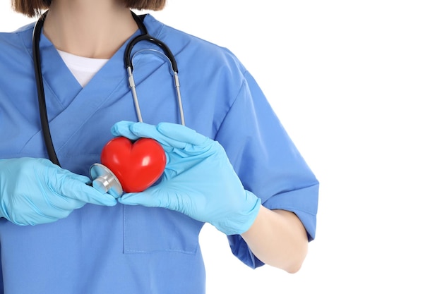 Jeune femme médecin isolé sur fond blanc