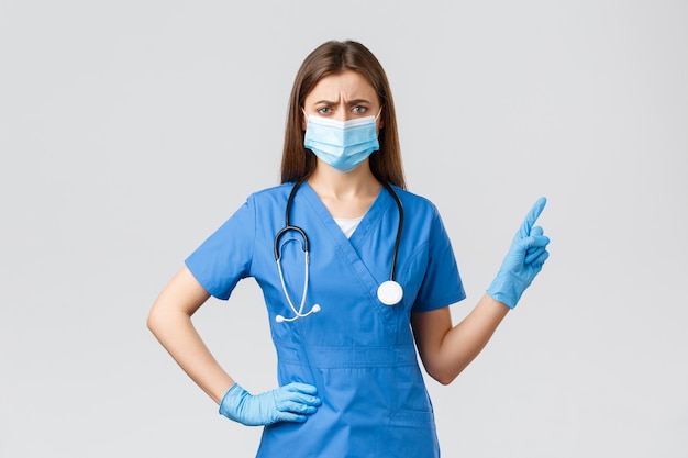 Jeune femme médecin avec un stéthoscope