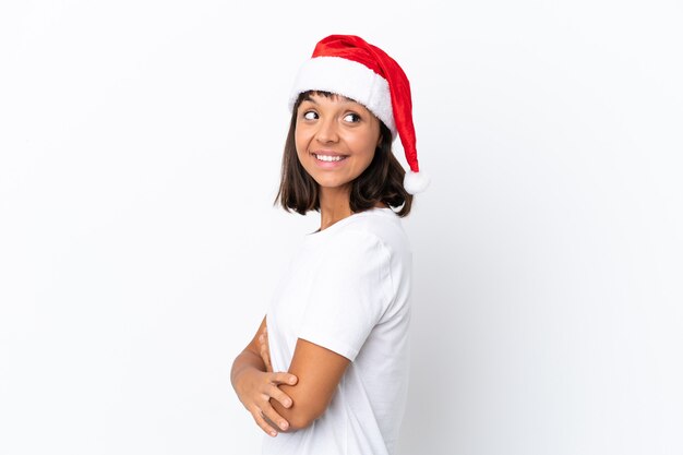 Jeune femme métisse célébrant Noël