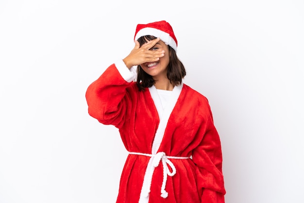 Photo jeune femme métisse déguisée en père noël