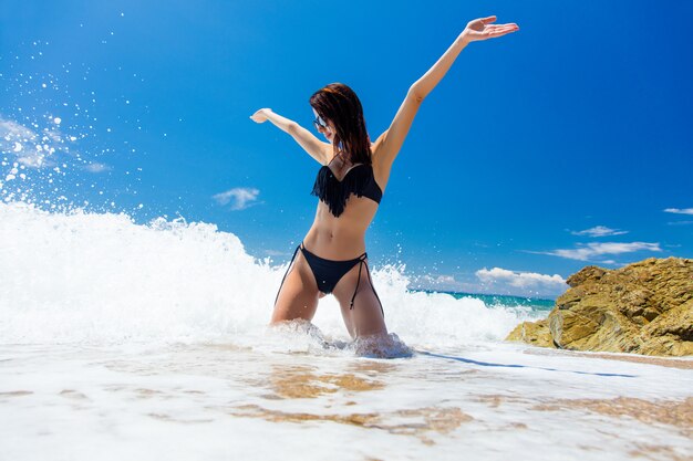 Jeune femme, plage