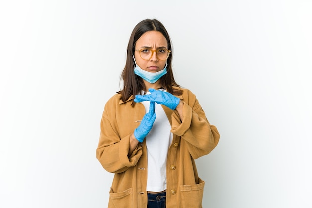 Jeune Femme Portant Un Masque Pour Se Protéger De Covid Montrant Un Geste De Temporisation