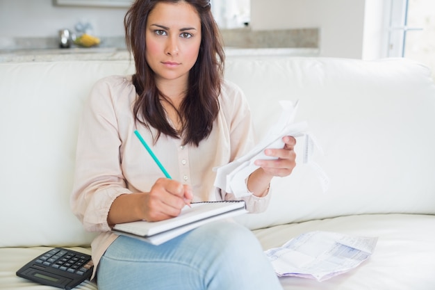 Jeune femme à la recherche de stress