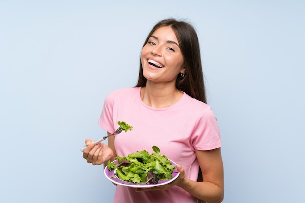 Jeune femme avec salade