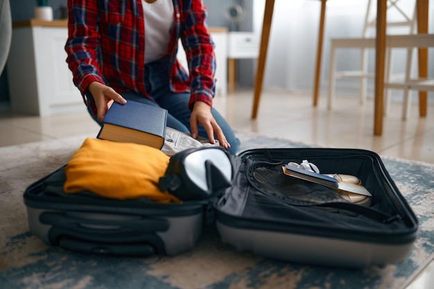 Photo jeune femme se prépare le week-end vacances