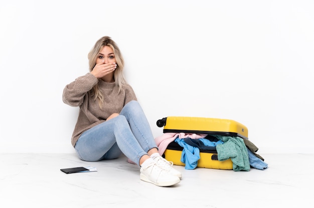 Jeune, femme, séance, plancher, valise