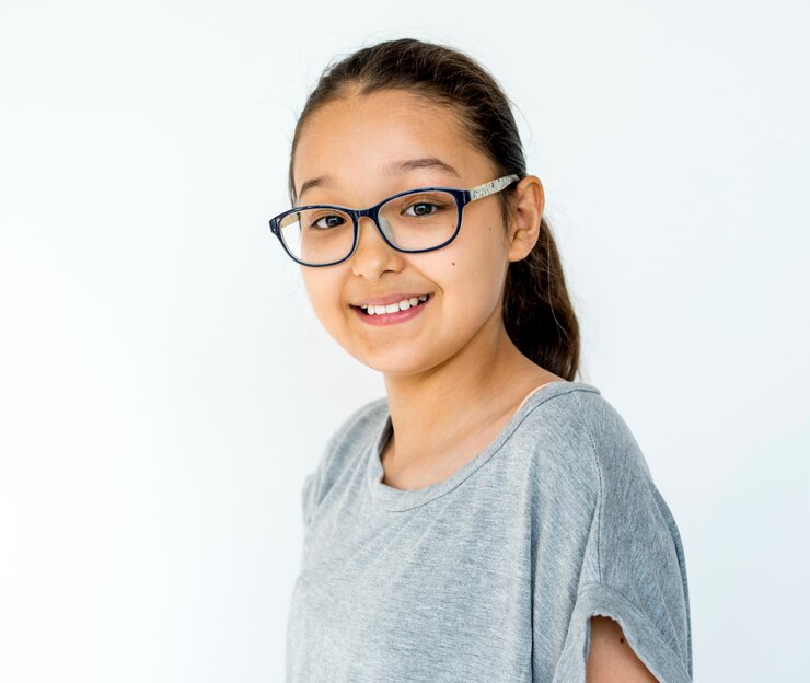 Photo jeune femme, serein, expression, côté, geste, studio, portrait
