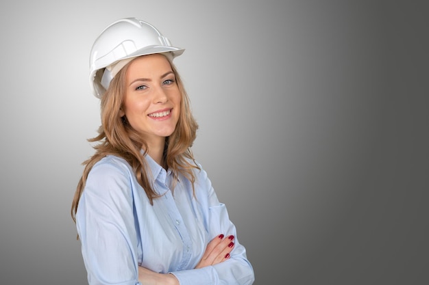 Jeune femme spécialiste de la construction