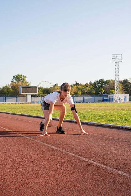 Jeune femme, travailler dehors