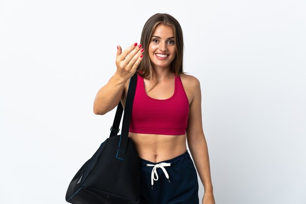 Jeune femme uruguayenne de sport avec sac de sport isolé