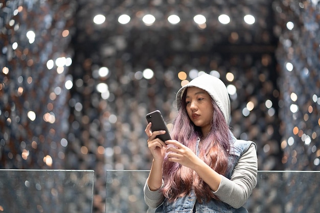 jeune femme, utilisation, téléphone portable