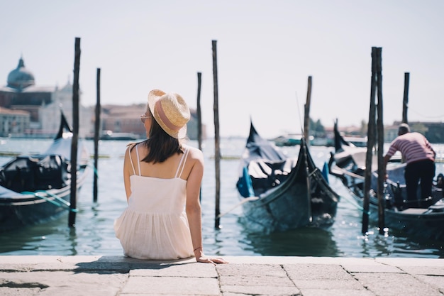 Photo jeune femme voyage à venise italie europe