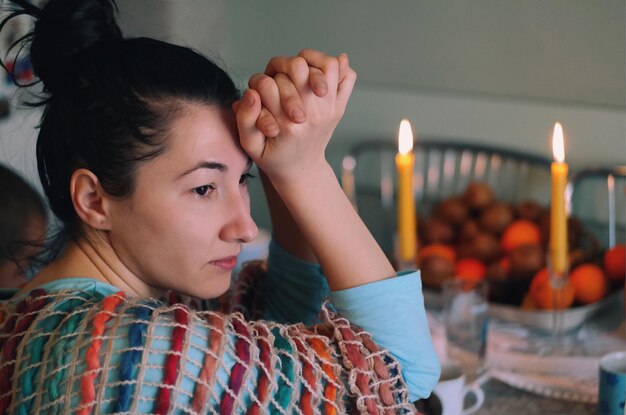 Une jeune femme.