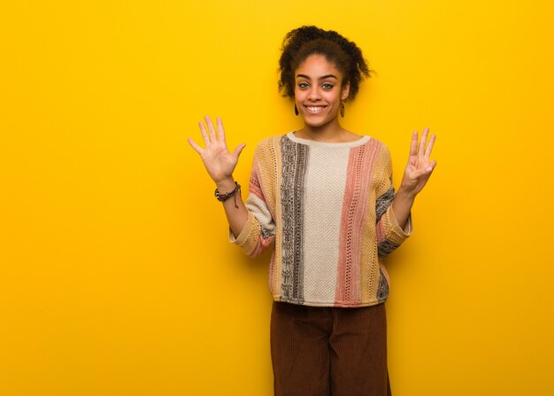 Jeune fille afro-américaine noire aux yeux bleus, numéro huit