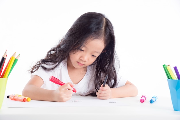 Jeune fille asiatique, dessin sur fond blanc