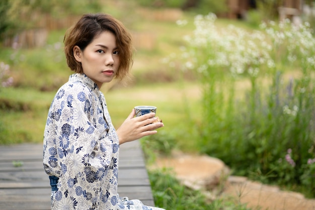 Photo jeune fille asiatique portant un kimono