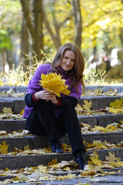 Jeune fille au parc