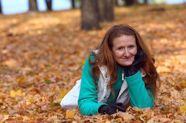 Jeune fille au parc