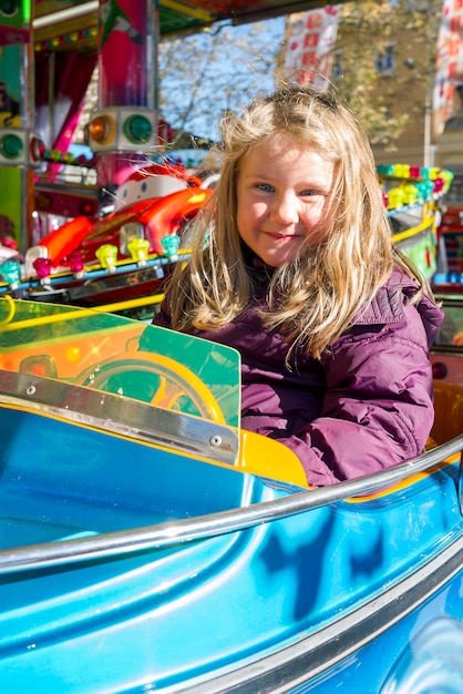 Jeune fille sur carrousel