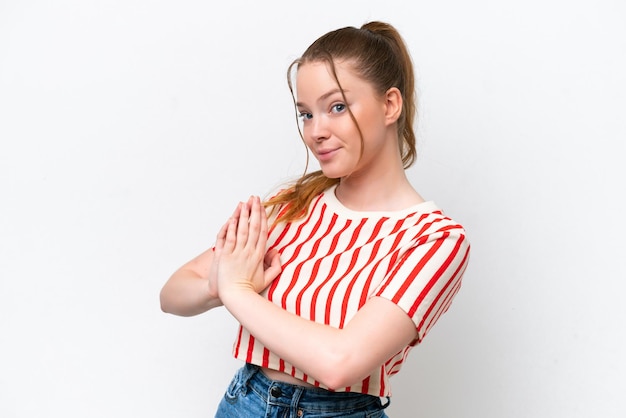 Jeune fille caucasienne isolée sur fond blanc complotant quelque chose