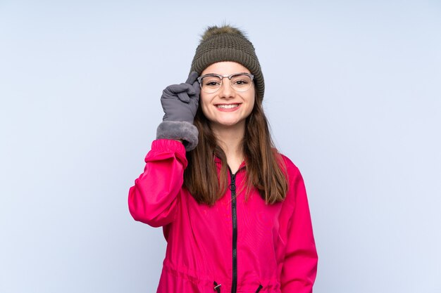 Jeune fille, à, chapeau hiver