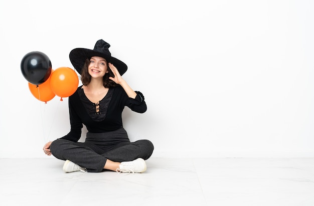 Jeune fille en costume d'halloween