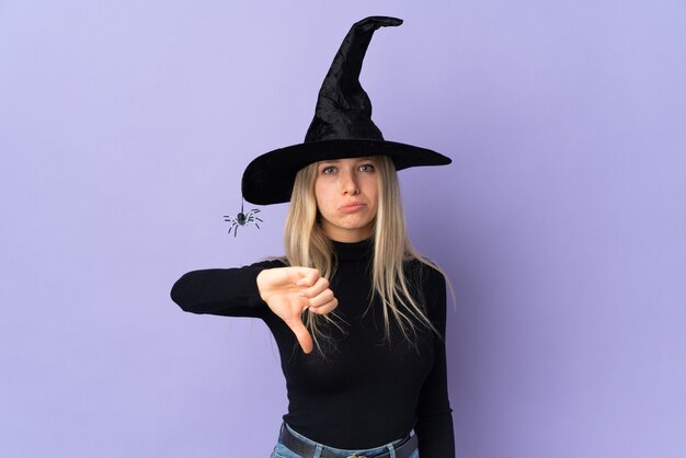 Jeune fille en costume d'halloween