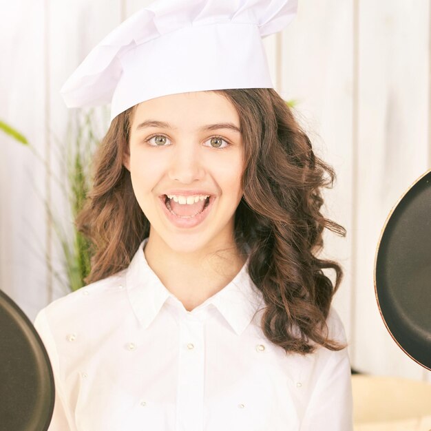 jeune fille, à, cuisine, peu, cuisinier, chef, mignon, femme, portrait, boulanger, sourire, professionnel