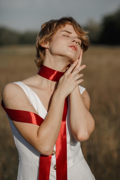 jeune fille, dans, robe blanche, campagne, portrait, de, a, femme