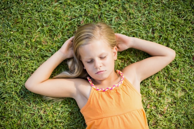 Jeune fille, dormir, dans parc