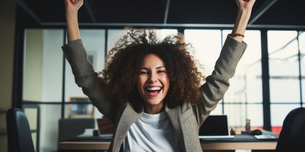 Photo la jeune fille a levé ses poings en l'air de joie femme d'affaires à succès dans le bureau ia générative