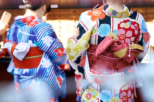 Jeune fille, porter, kimono japonais, debout