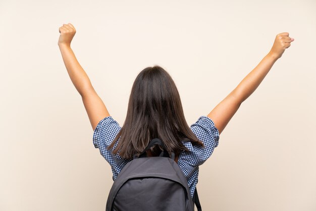 Jeune fille avec sac à dos