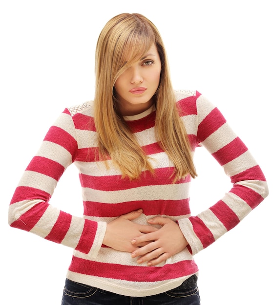 jeune fille souffrant de douleurs abdominales
