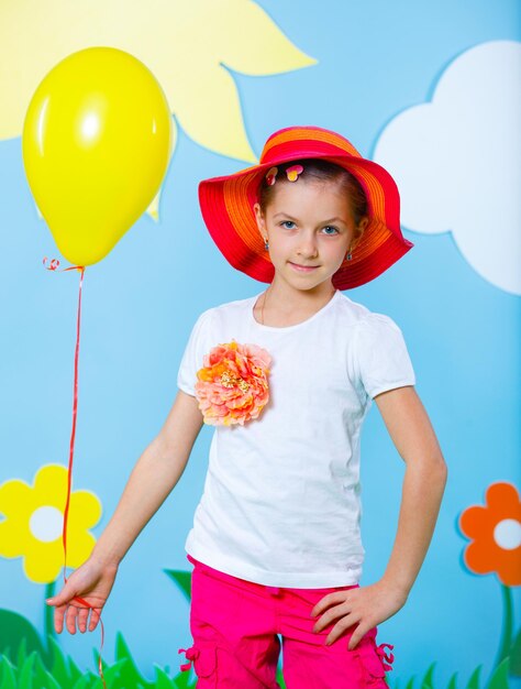 Photo jeune fille en studio d'été