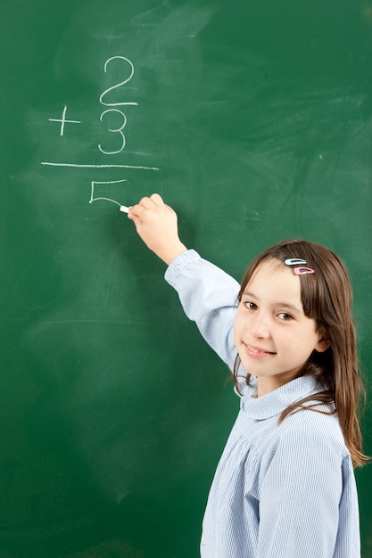 jeune fille avec tableau