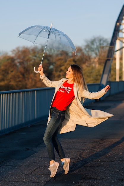 Jeune, girl, parapluie, Dehors