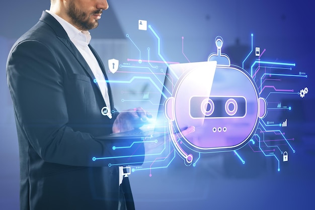 Un jeune homme d'affaires européen attrayant utilisant un ordinateur portable avec un hologramme de robot créatif sur un fond flou de l'intérieur du bureau Chat GPT et AI support client et concept de bot