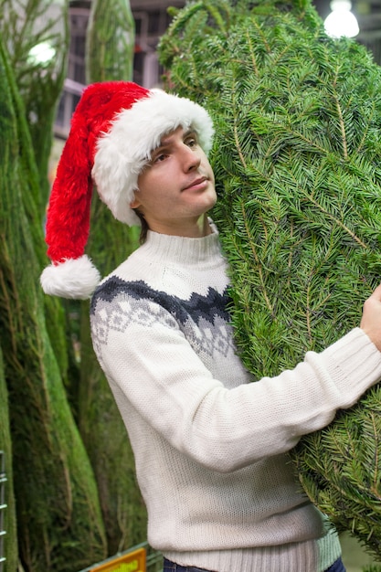 Jeune homme au bonnet de Noel