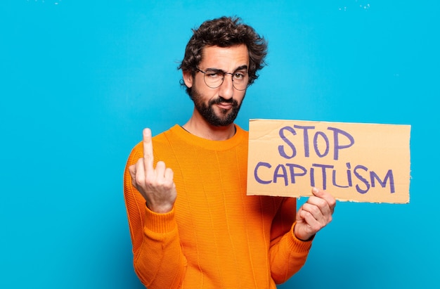 Jeune homme barbu arrêter le concept de capitalisme