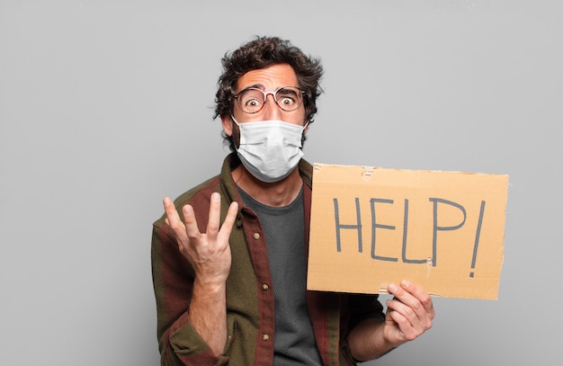 Jeune homme barbu avec un concept d'aide masque médical