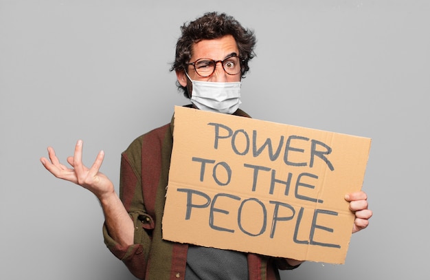 Photo jeune homme barbu avec un masque médical avec pouvoir au concept de personnes