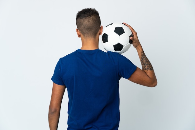 Jeune homme brésilien avec ballon de foot