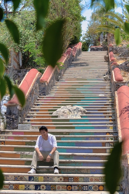 Jeune homme à Callejn Calzada de los ancestros El Pueblito Queretaro Mexique