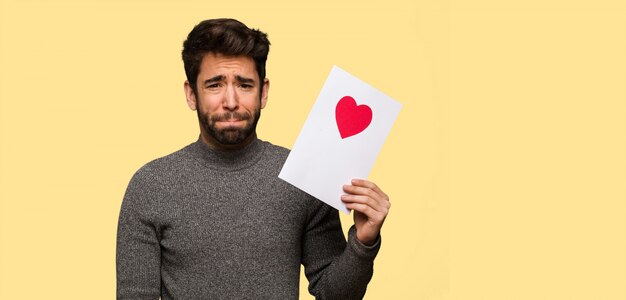 Jeune homme célébrant la Saint Valentin