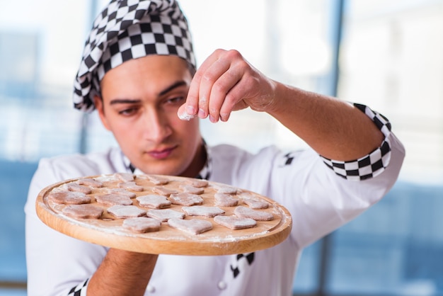 Photo jeune homme, cuisine, biscuits