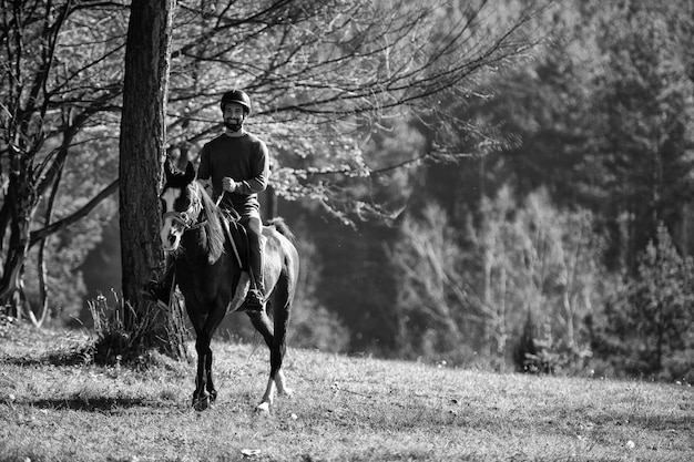 jeune homme, équitation, a, cheval