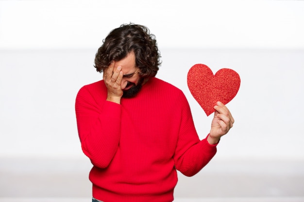 Photo jeune homme fou amoureux, concept de la saint-valentin.