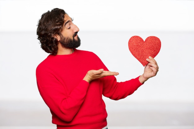 Jeune homme fou amoureux, concept de la Saint-Valentin.